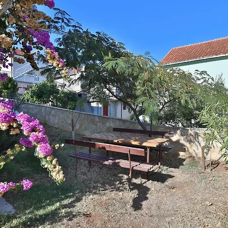 2 Bedroom Cozy In Apartament Marina