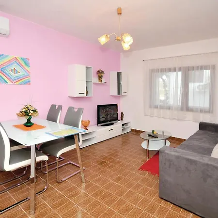 2 Bedroom Cozy In