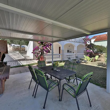 2 Bedroom Cozy In